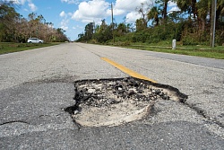 Как прицеп с термоc бункером для асфальта может помочь вам справиться с зимними ямочным ремонтом